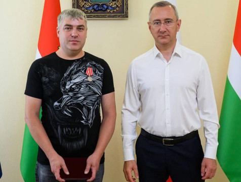 Медбрата из Кременок наградили медалью Луки Крымского за работу в зоне СВО