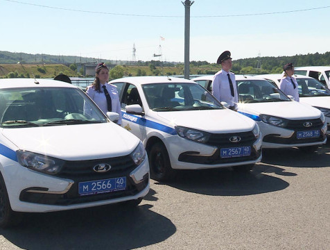 38 новых машин получили калужские полицейские