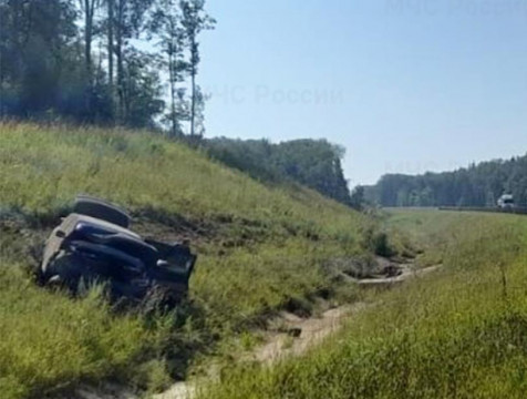 Land Rover перевернулся на окраине Калуги