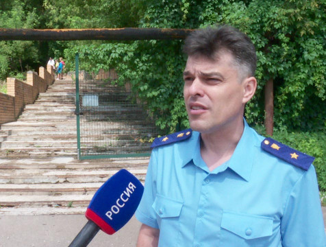 Прокуратура проверила состояние лестницы возле спортшколы “Труд” в Калуге