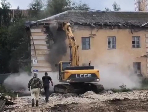 Начался снос аварийного дома в переулке Пестеля в Калуге