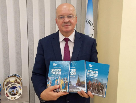 Новые учебники истории для колледжей и техникумов поступили в Калужскую область