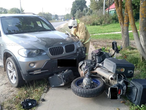 Автомобиль BMW и мотоцикл Yamaha столкнулись в Боровском районе