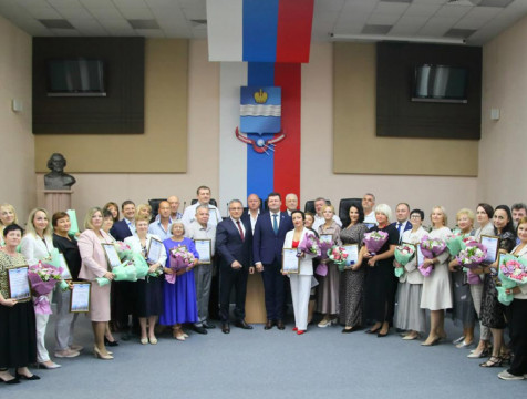 В Калуге наградили заслуженных работников