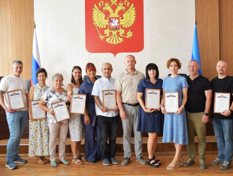 Калужских медиков отметили грамотами и благодарственными письмами в ЛНР