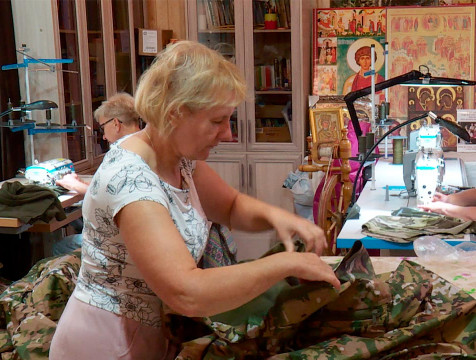 Жительницы Жуковского района помогают шить одежду для участников СВО