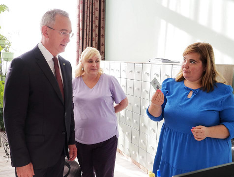 Шапша оценил техническое оснащение обновлённой библиотеки КГУ