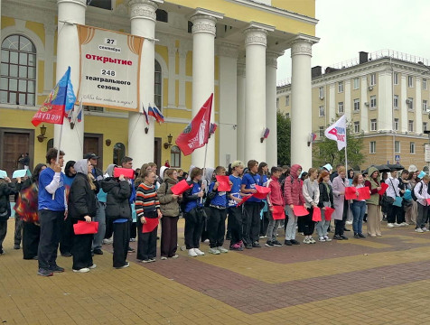 Акцию в честь воссоединения новых регионов с Россией провели в Калуге