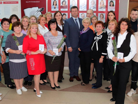 Фотографии 20 лучших учителей Калуги разместили на Доске почёта