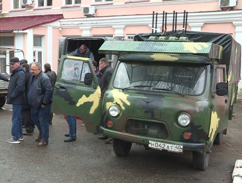 Два УАЗа и мотоцикл отправили калужские волонтеры в зону СВО