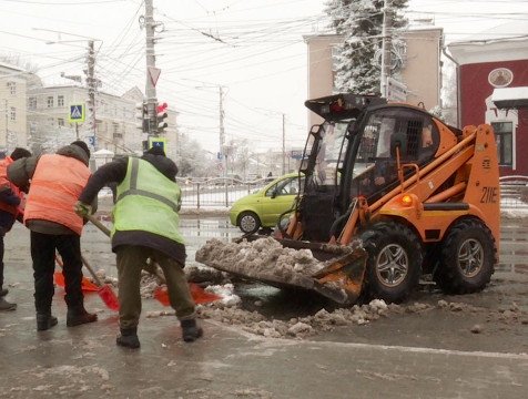 В Калуге приступили к уборке снега