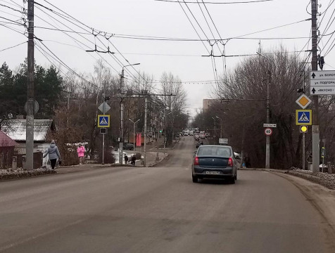 На перекрестке улиц Маршала Жукова и Подгорной установили новый светофор