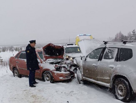 В массовом ДТП в Юхновском районе один человек погиб, пятеро пострадали