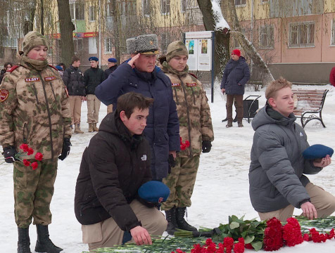 Калужане возложили цветы к часовне в память об Александре Невском