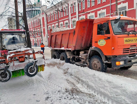 Калужские коммунальщики круглосуточно борются с последствиями снегопада