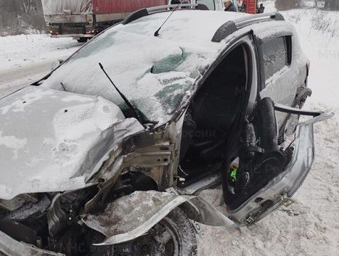 Два человека пострадали в ДТП с фурой в Бабынинском районе