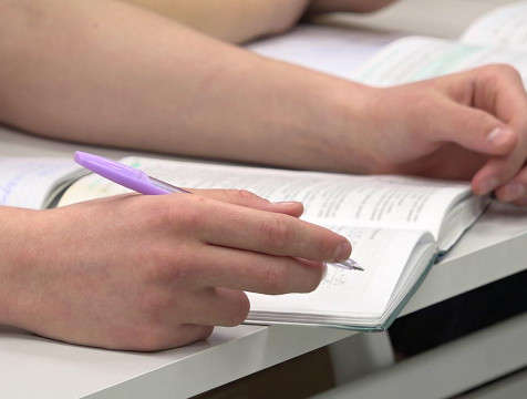 Трех педагогов Калужской области признали Заслуженными учителями РФ