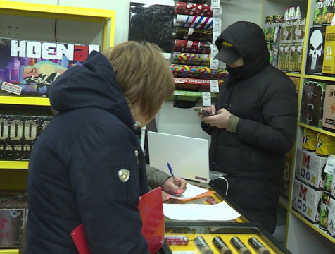 Нарушителей запрета на продажу пиротехники выявили в Калуге и Обнинске