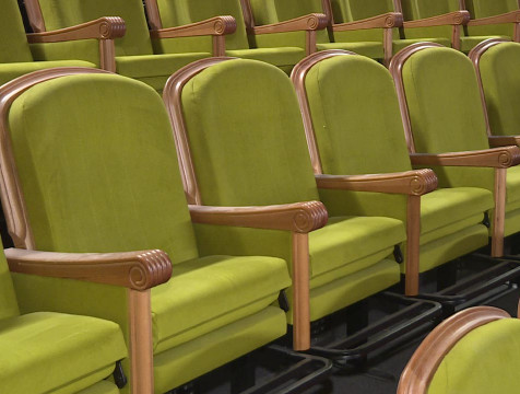 В новом калужском ТЮЗе рабочие трудятся над созданием сцены