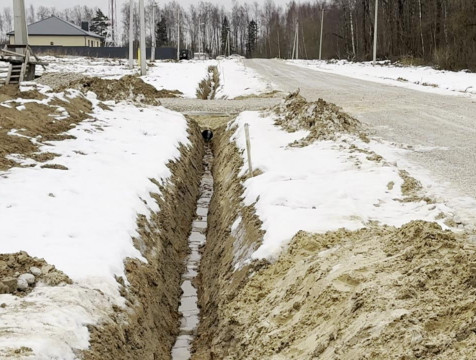 Новую дорогу и колодец построили для многодетных семей в деревне Лихун