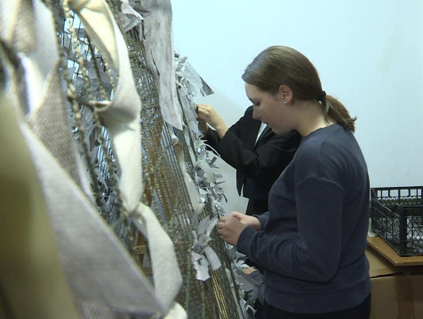 Калужане продолжают объединяться для плетения маскировочных сетей