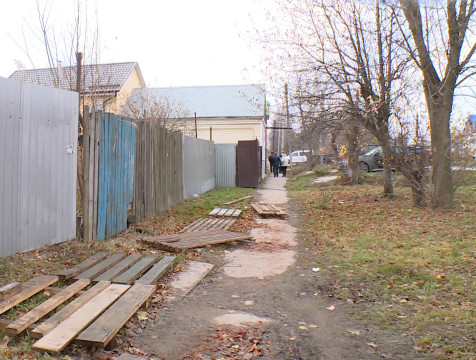 Тротуары и уличное освещение сделают на улице Тарутинской