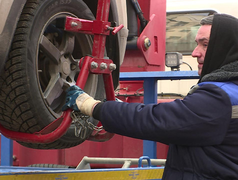 Денисов запретил городским службам эвакуировать машины около онкодиспансера