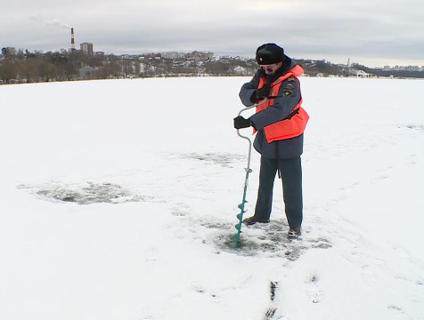 Средняя толщина льда на водоемах Калужской области достигла 16 сантиметров