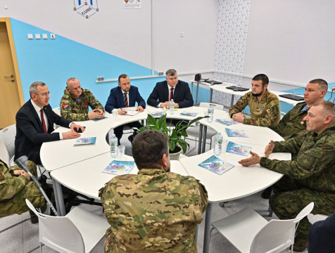 Вопросы лечения и трудоустройства участников СВО обсудили в Дзержинском районе