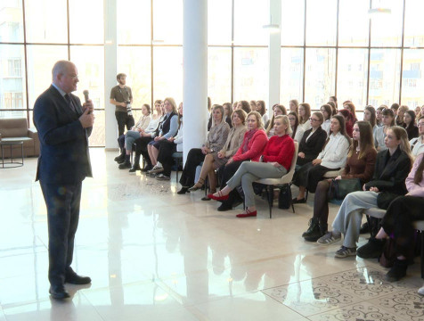 Студентам рассказали о преимуществах работы в школах