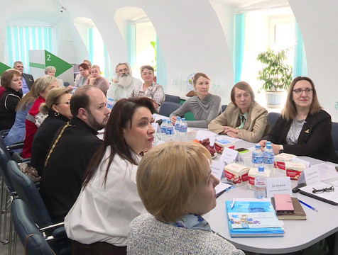 Негосударственную помощь семьям с детьми обсудили в Калуге