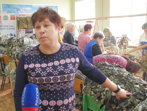 Волонтерская группа в Людинове сплела более 70 маскировочных сетей на СВО