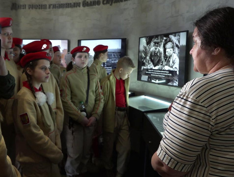Калужским юнармейцам провели экскурсию, посвященную маршалу Жукову