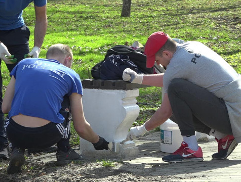 Калужские спасатели навели чистоту в сквере имени Кирюхина