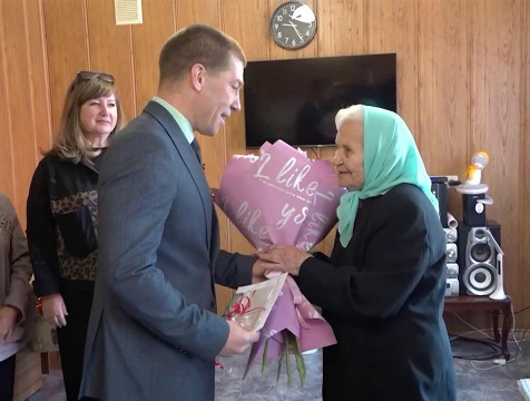 Калужане поздравили с вековым юбилеем ветерана из Первомайска