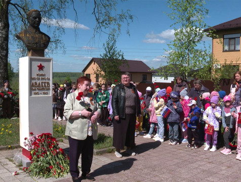 У могилы комбата Ивана Авдеева в Калуге прошёл митинг памяти