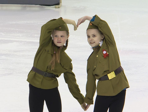 Концерт на льду представили юные калужские фигуристы