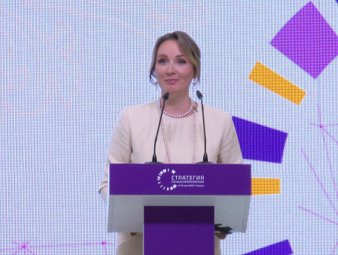 Львова-Белова отметила эффективность реабилитации родителей без разлуки с детьми