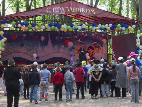 Праздничным концертом юные жители Спас-Деменского района встретили лето