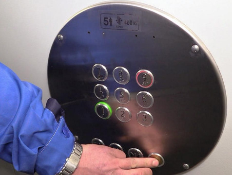 Лифты в многоэтажках Сосенского отремонтируют по федеральной программе