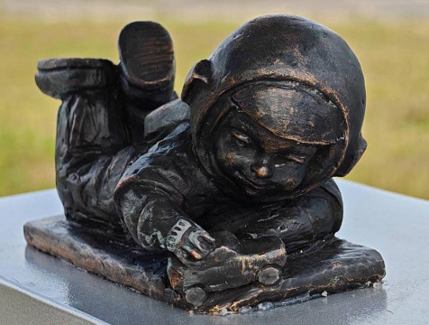 Космонавтик с машинкой появился в Калуге