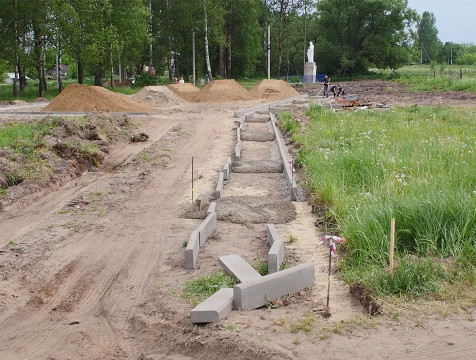 Спортивную площадку и обновлённый мемориал получат жители деревни Манино