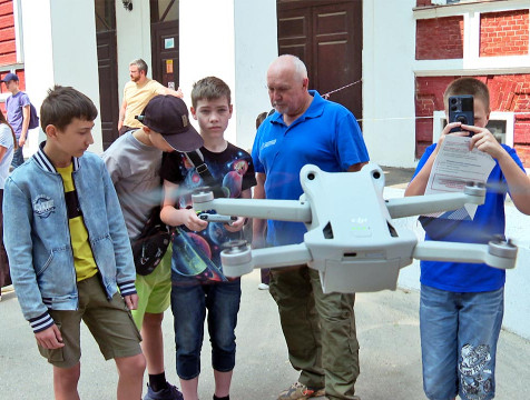 Спасатели рассказали калужским школьникам о беспилотниках