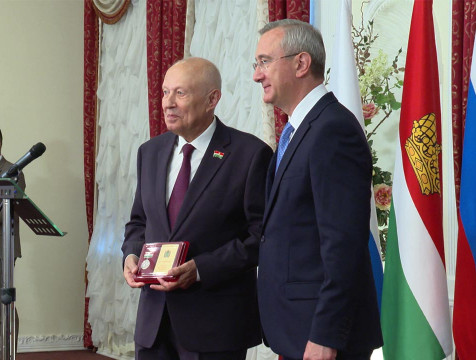 Госнаграды вручил жителям Калужской области губернатор