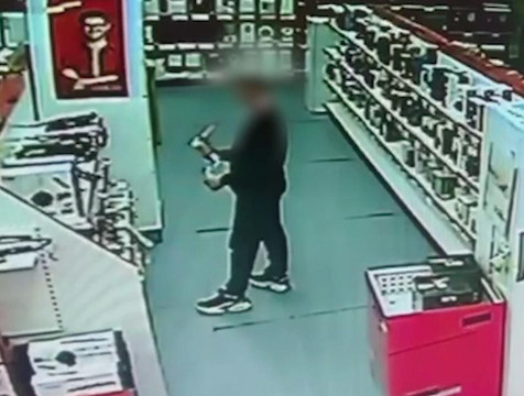 Калужанин пойдет под суд за кражу фена