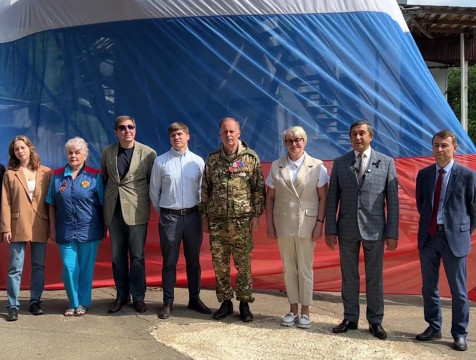 Над Обнинском реет российский триколор