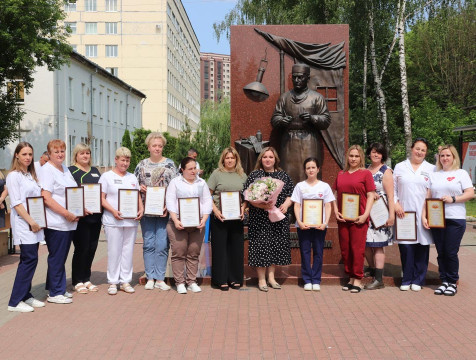 Юрий Моисеев поздравил врачей БСМП