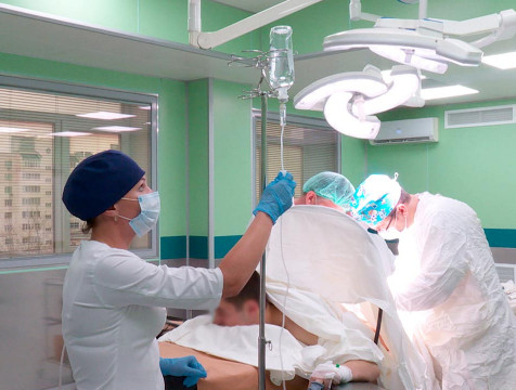 Медработники принимают поздравления с профессиональным праздником