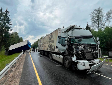 В ДТП с двумя грузовиками и внедорожником в Жуковском районе погиб человек