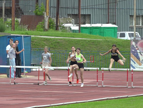 Кубок губернатора по легкой атлетике собрал около 200 спортсменов в Калуге